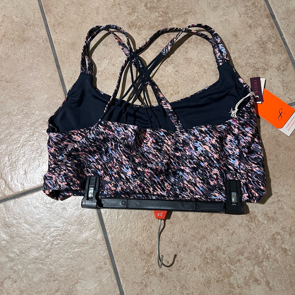 Multicolor Strappy Sports Bra - Picture 3 of 6